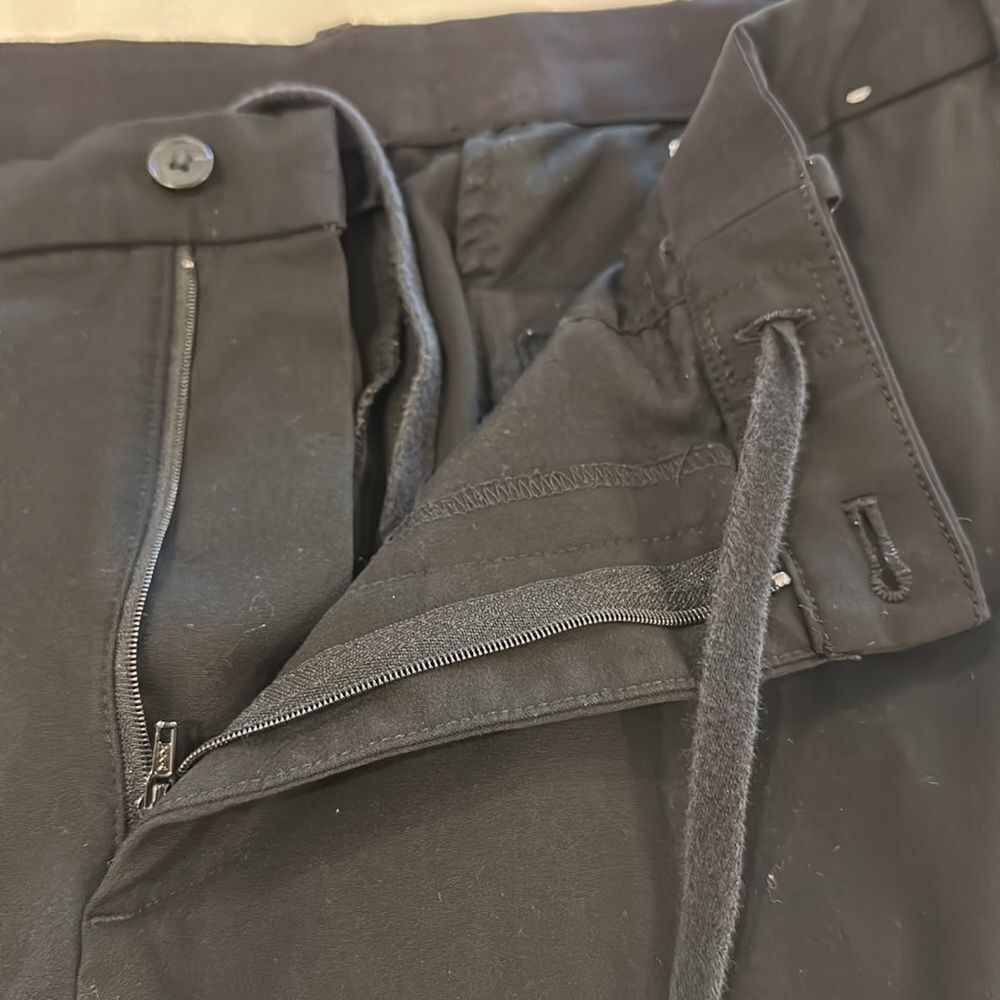 Uniglo Black chino pants - Picture 4 of 5